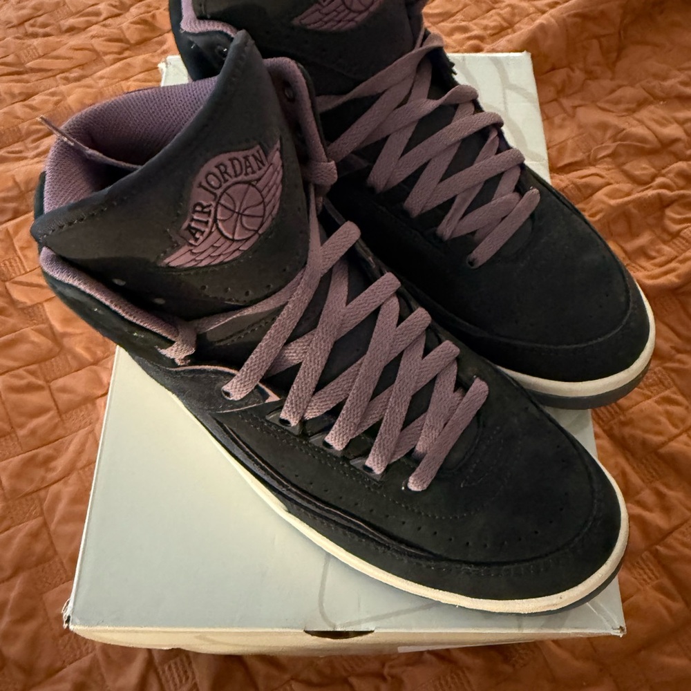 Jordan 2 Mauves women’s 9.5/men’s 8